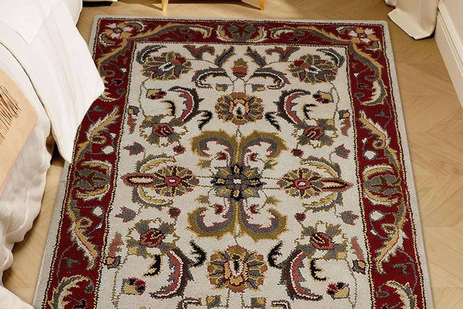 Açık zeminli, parlak dokulu desenli halı